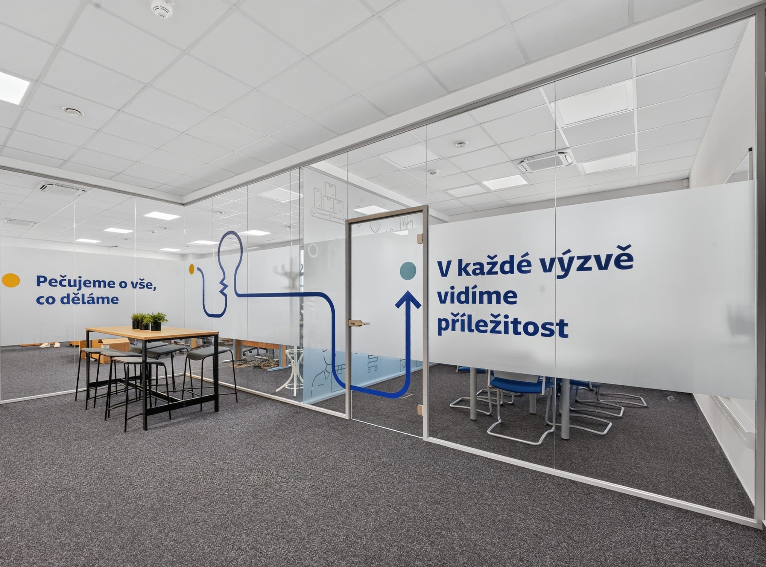 Zasedací místnosti s polepy na skle
